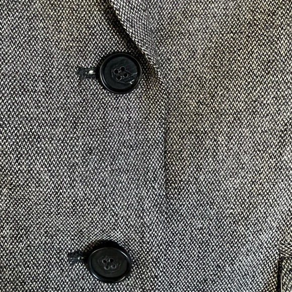 Ann Taylor Suit! Lightweight Gray Tweed, size 8 (pants)/size 10 (jacket) - Picture 3 of 5